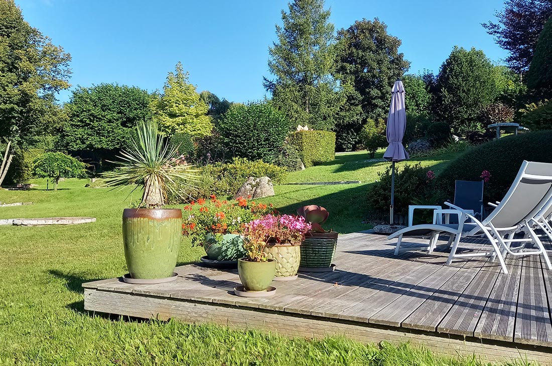Le chalet de Warren en 2025 - vue de la terrasse piscine
