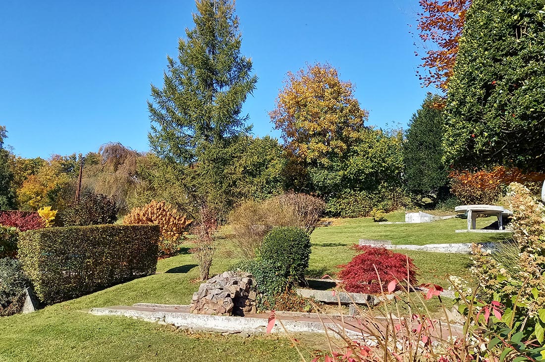 Le chalet de Warren en 2025 - vue du parc couleurs d'automne